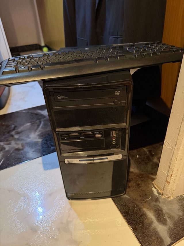 Ordenador completo negro