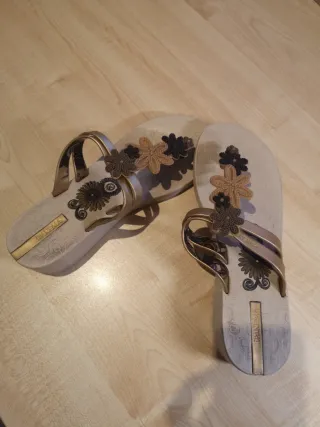 Chanclas Ipanema Flores Marrón y Dorado