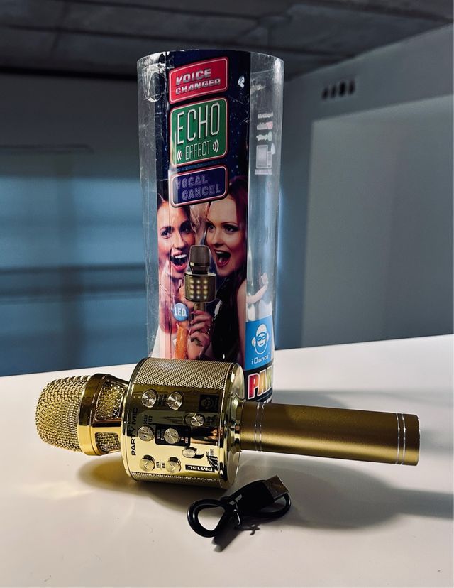 Microfone de Karaoke Bluetooth 7 em 1 · Impecável
