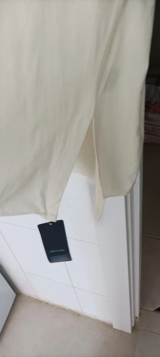 Camiseta beige escote pico