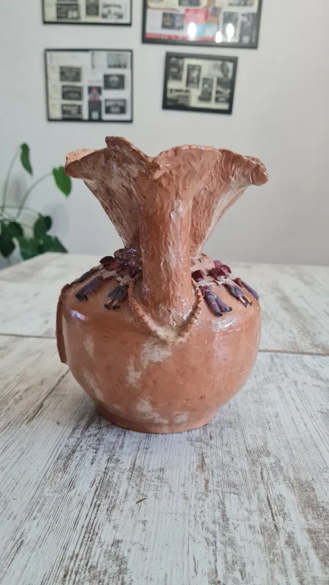 Porrón catalano in ceramica. 1981.