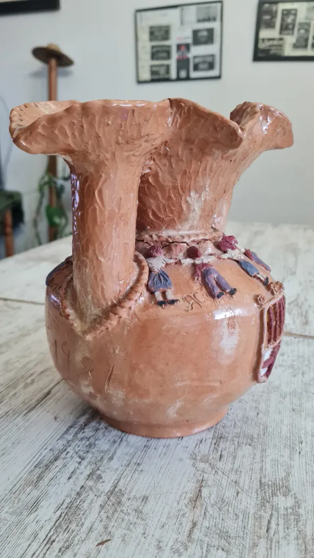 Porrón catalano in ceramica. 1981.