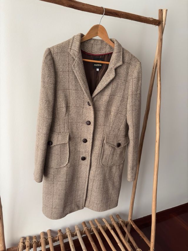 Abrigo tweed marrón y beige