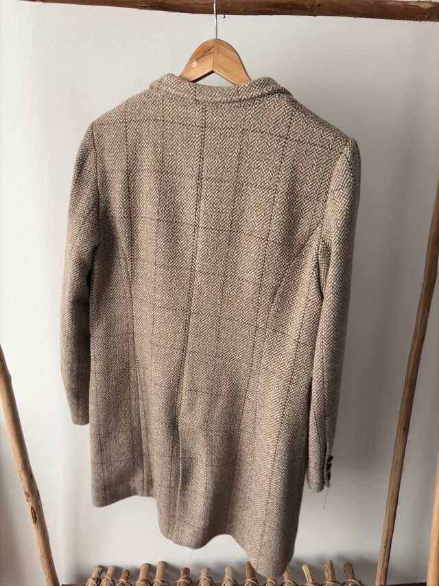 Abrigo tweed marrón y beige