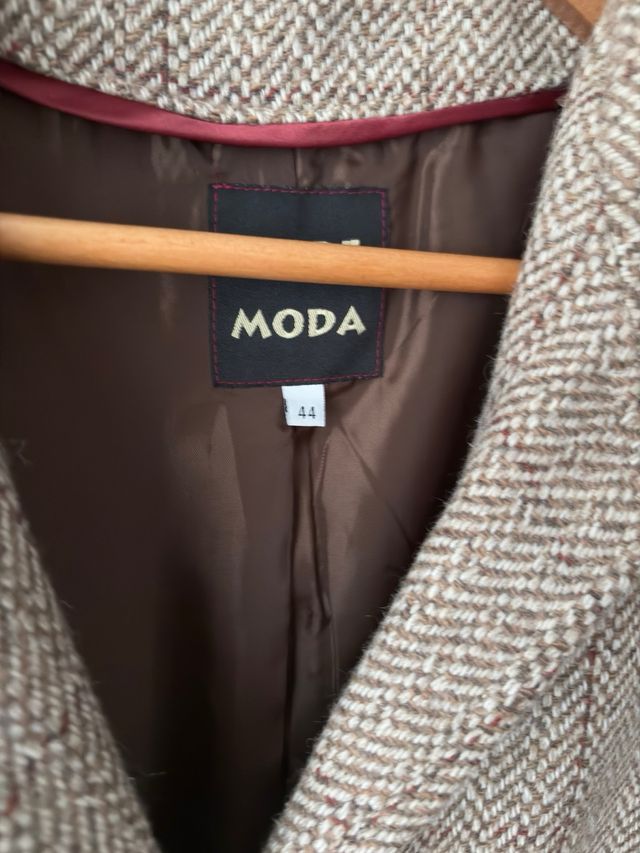 Abrigo tweed marrón y beige