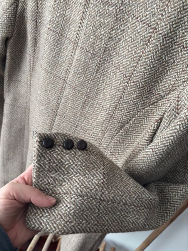 Abrigo tweed marrón y beige