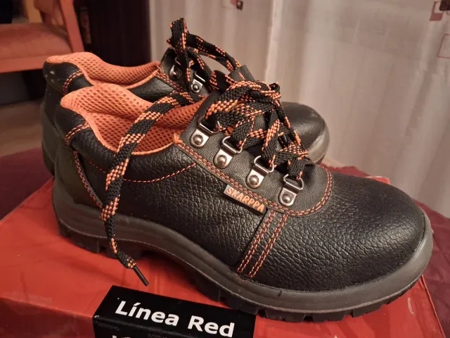 Zapatos de seguridad SKARPA negros y naranjas