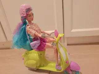 Muñeca Barbie con Moto