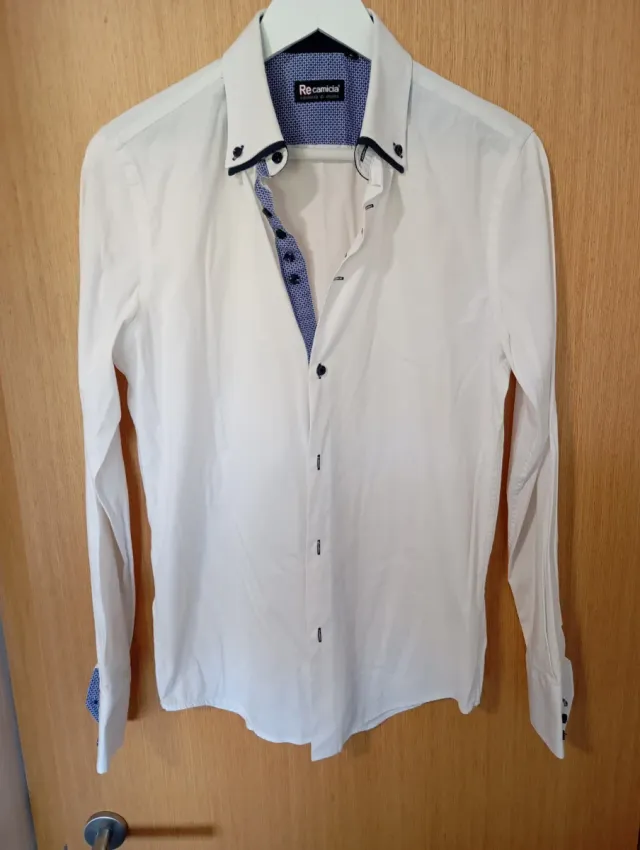 Camisa Recamier blanca con detalles azules