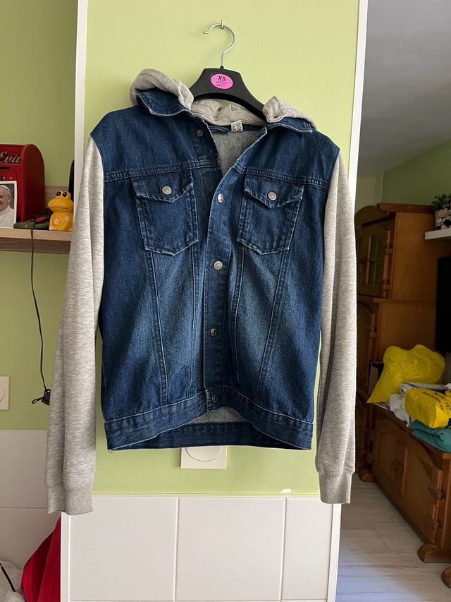 Chaqueta vaquera con capucha