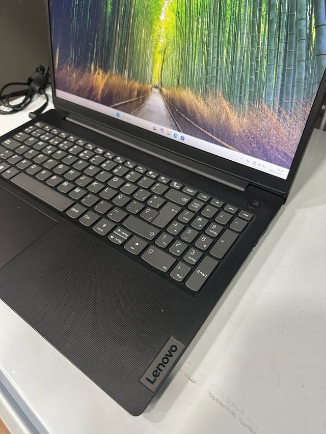 Lenovo V15 Celeron 8/256GB SSD W11H