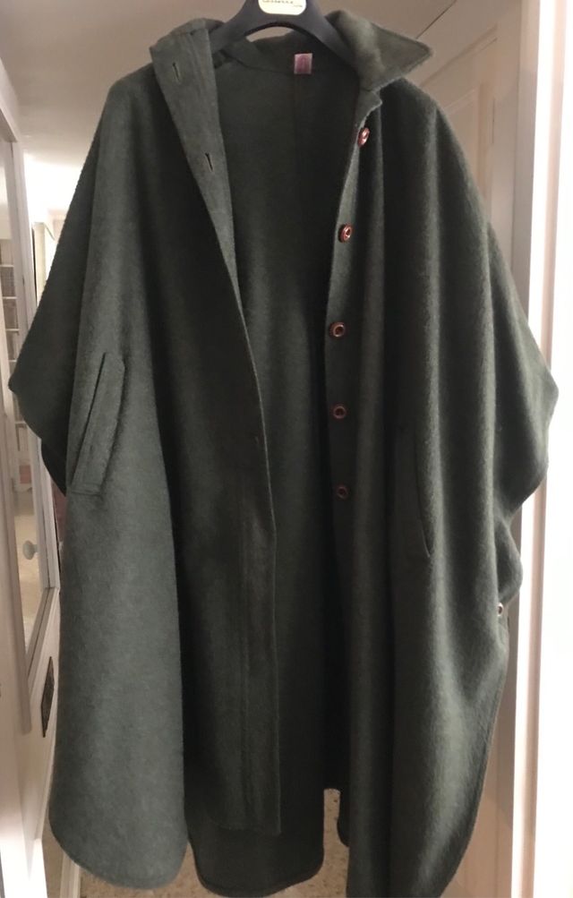 Capa de mujer color verde cacería