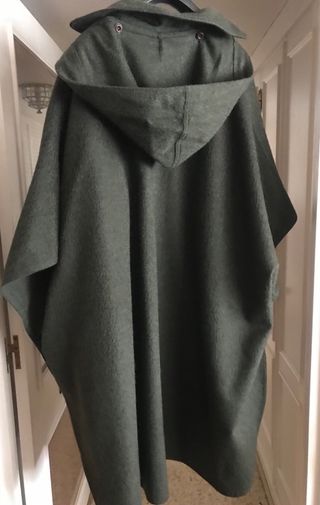 Capa de mujer color verde cacería