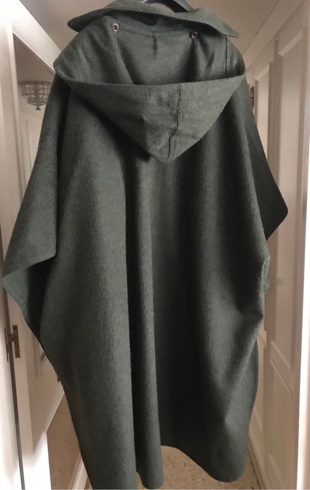 Capa de mujer color verde cacería