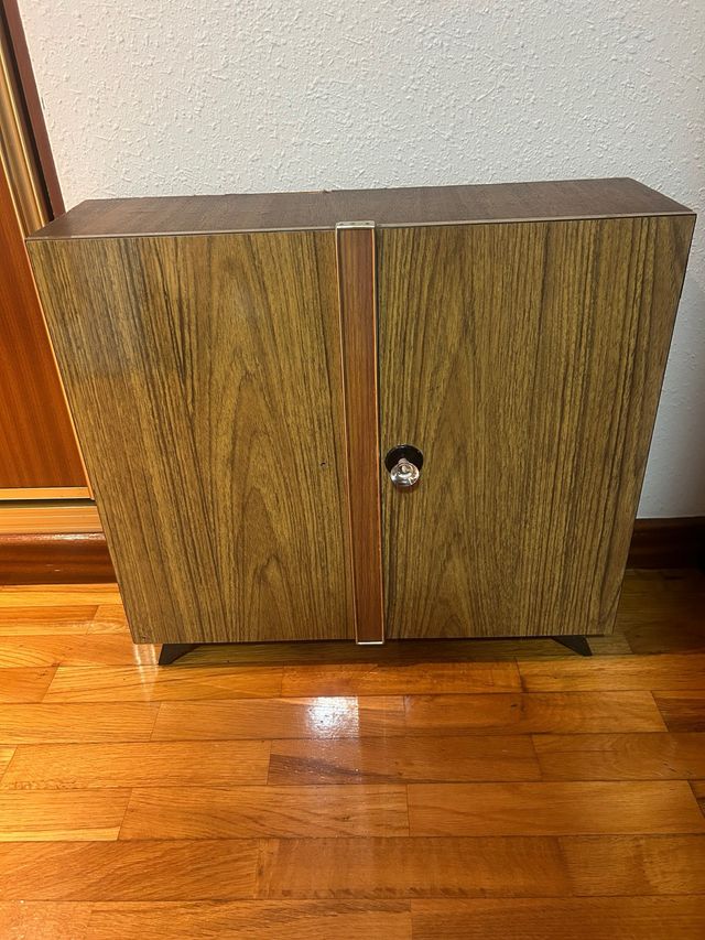 Armario vintage para muñeca