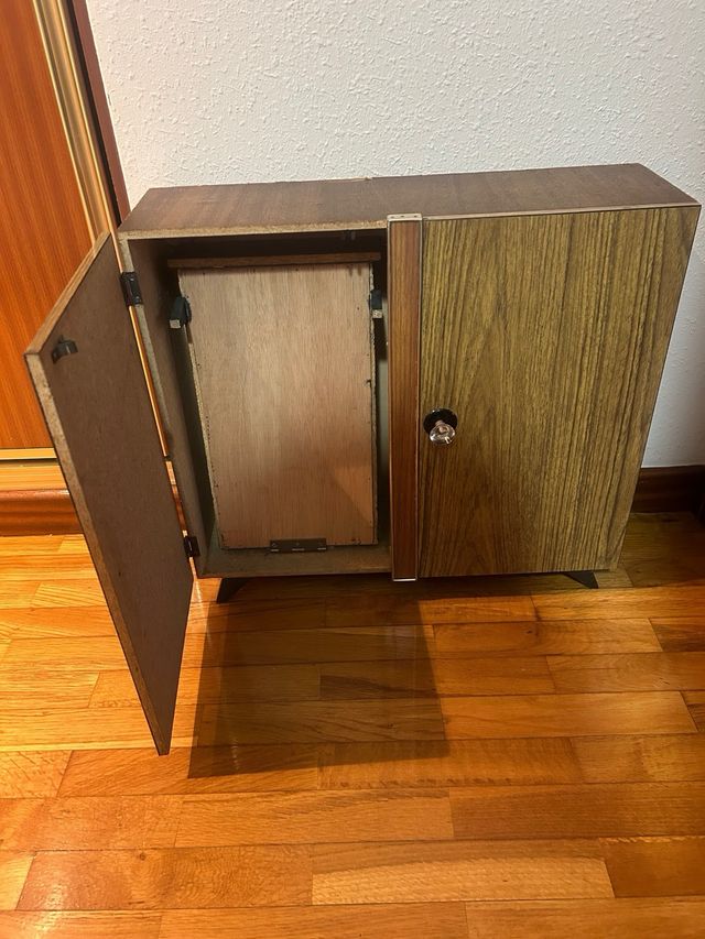 Armario vintage para muñeca