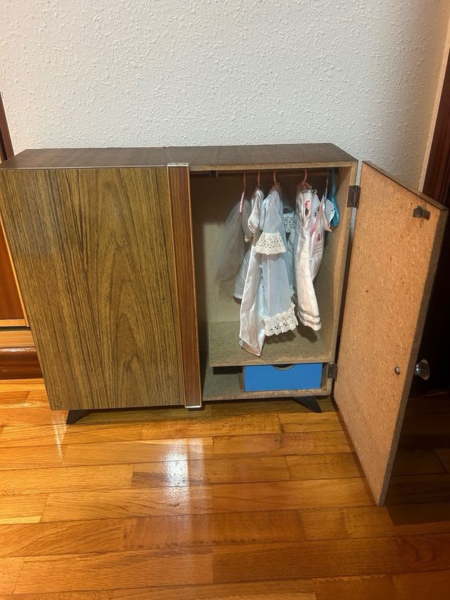 Armario vintage para muñeca
