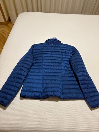 Chaqueta de mujer acolchada azul, de plumas