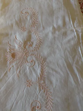Lenzuolo matrimoniale sopra ricamato a mano nuovo