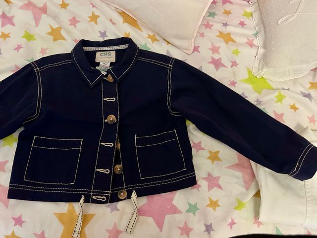Cazadora corta niña CHG azul marino y vespunte blc