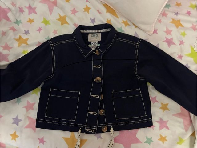 Cazadora corta niña CHG azul marino y vespunte blc