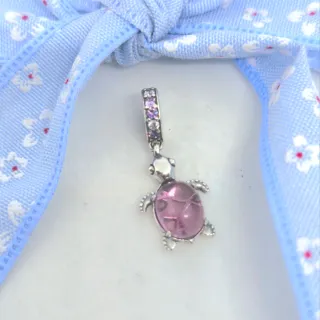 CHARM TORTUGA LILA
