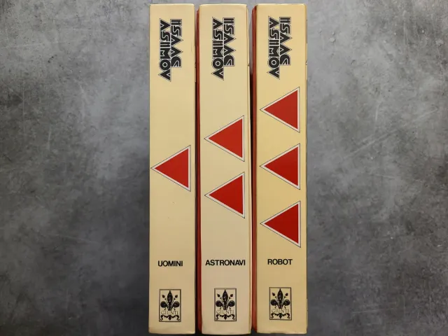 "UOMINI"
"ASTRONAVI"
"ROBOT"

Isaac ASIMOV