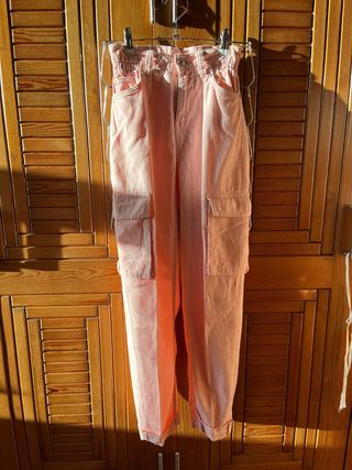 Pantalón cargo Bershka rosa