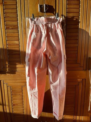 Pantalón cargo Bershka rosa
