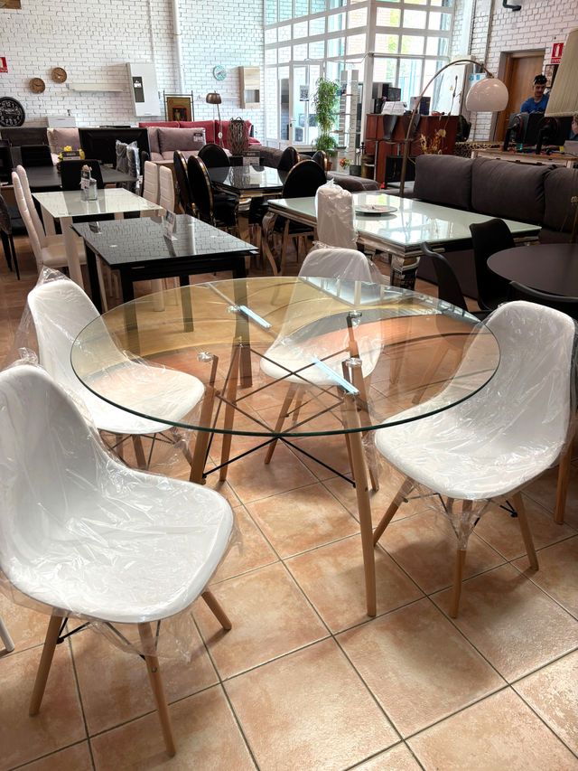 Mesa redonda cristal + 4 sillas blancas