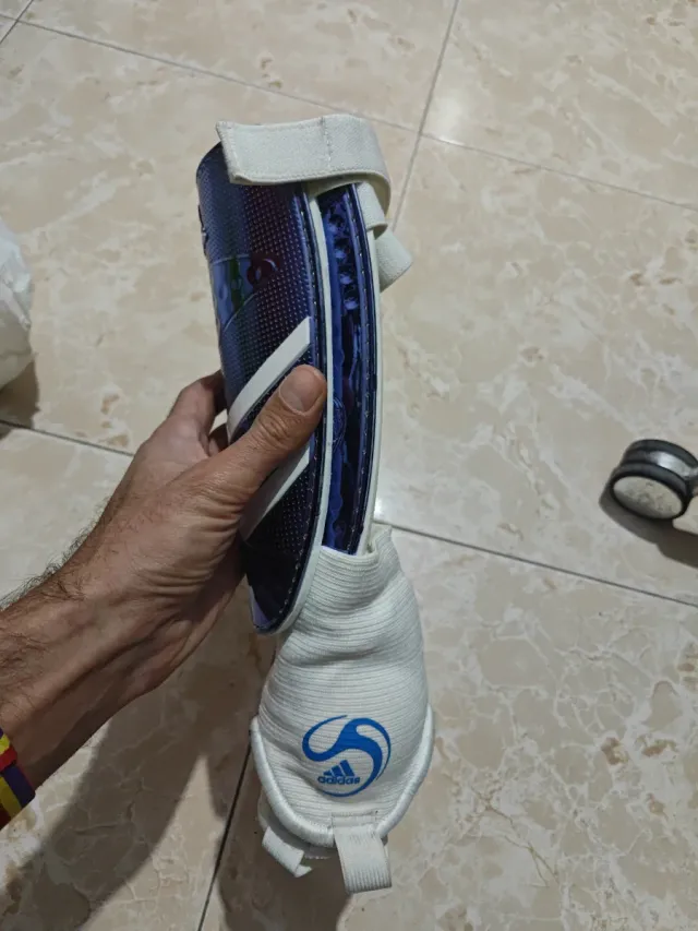 Espinilleras Adidas F50 Azul