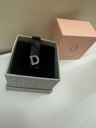 Colgante Letra D Pandora Plata