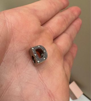 Colgante Letra D Pandora Plata