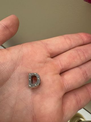 Colgante Letra D Pandora Plata