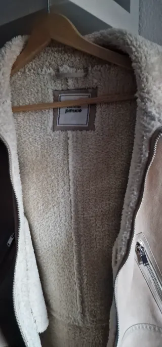 Chaqueta beige con borreguitole kitela etiketa