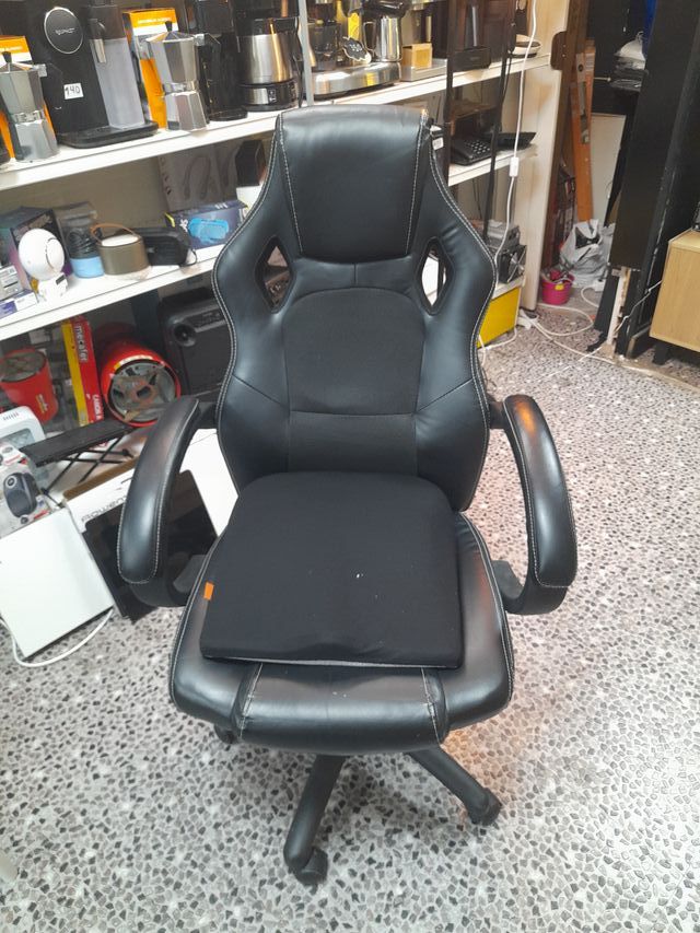 Silla de oficina ergonómica negra
