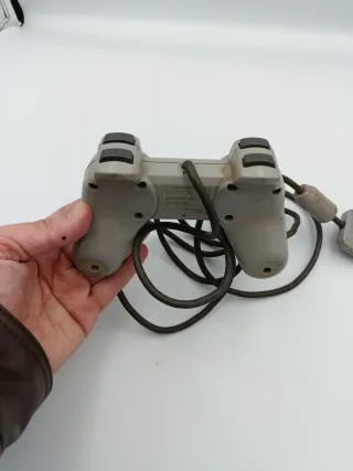 PLAYSTATION 1 + MANDO + CABLES