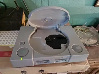 PLAYSTATION 1 + MANDO + CABLES