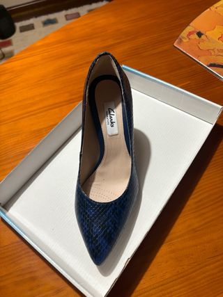 Zapatos de tacón Clarks azul serpiente