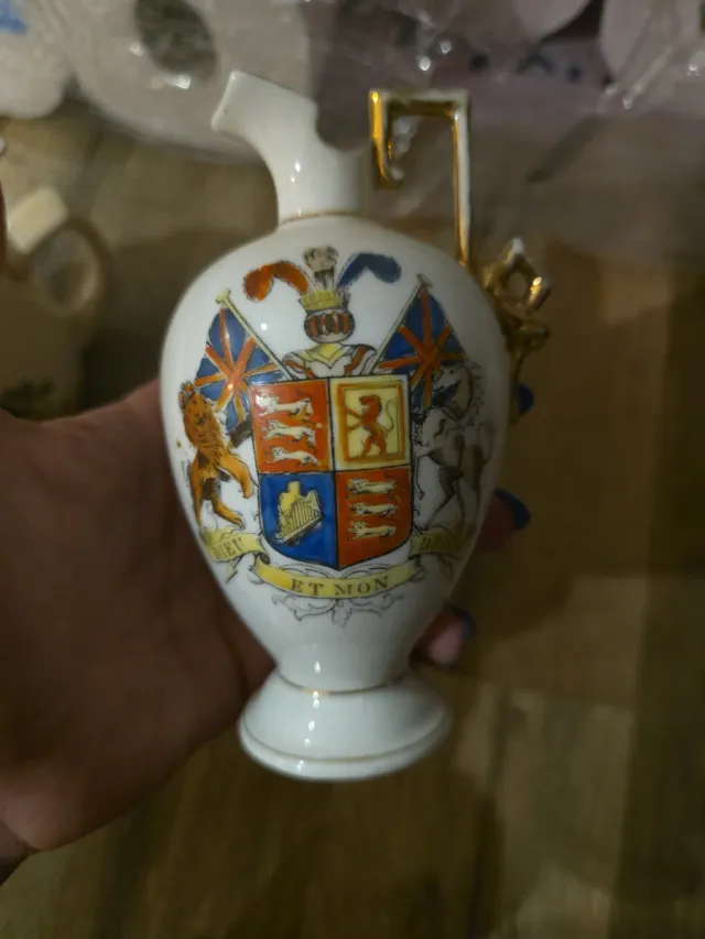 Tazas Conmemorativas monarquía británica