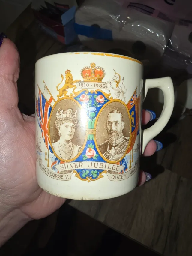 Tazas Conmemorativas monarquía británica