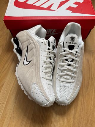 Zapatos Nike Shox Beige y Blanco