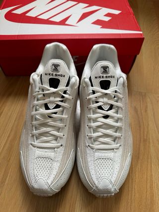 Zapatos Nike Shox Beige y Blanco