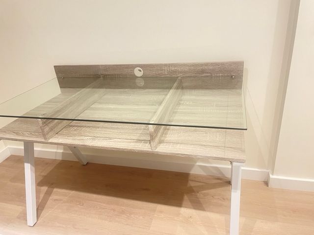 Escritorio de cristal y madera