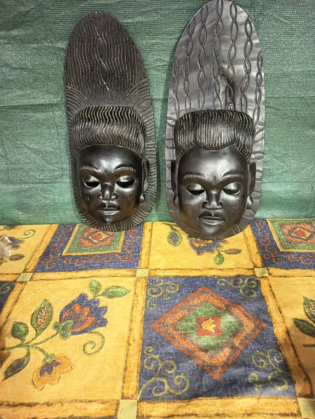 Máscaras africanas de madera tallada