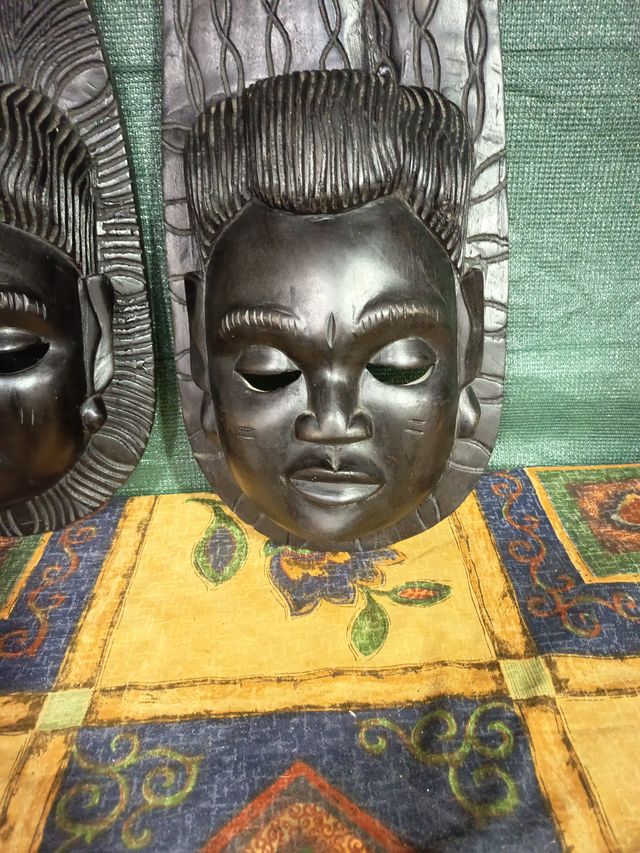 Máscaras africanas de madera tallada