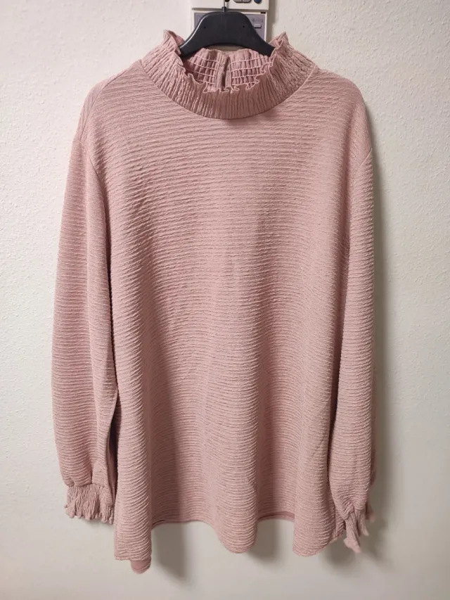 Camisa rosa cuello alto