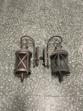 2 Faroles vintage exterior
