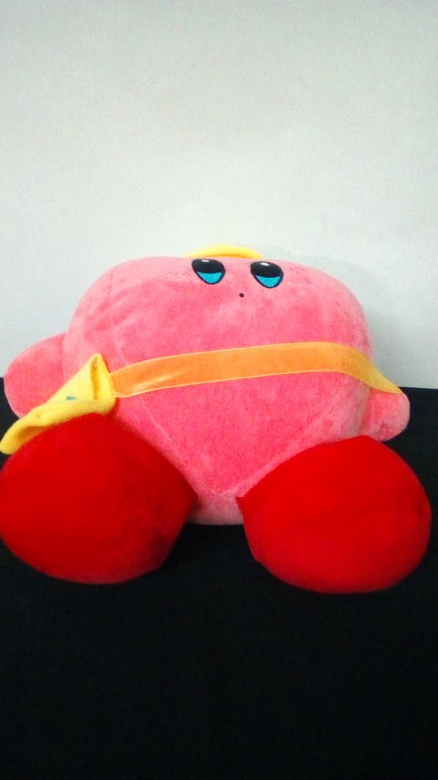 Peluche Kirby con cappello giallo