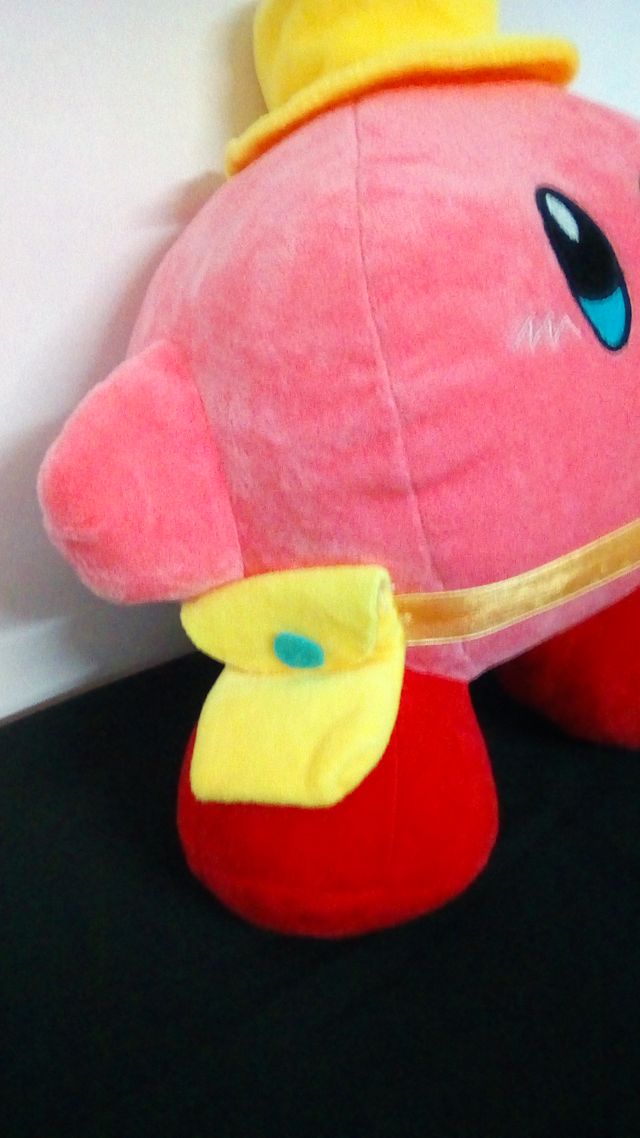 Peluche Kirby con cappello giallo